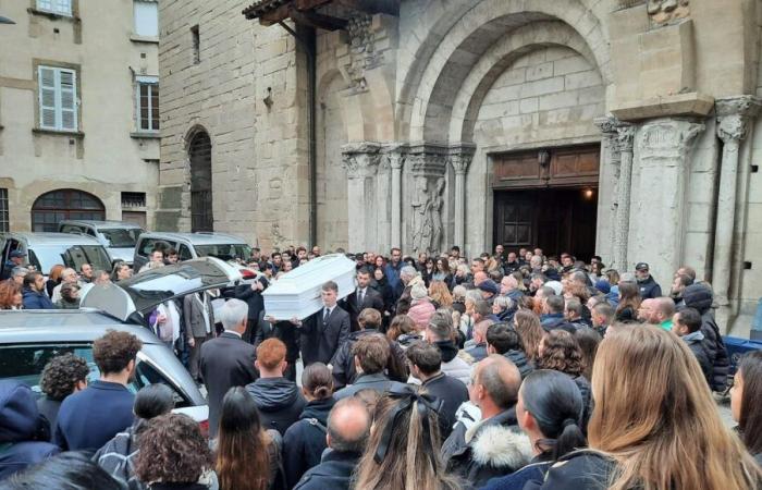 Dreharbeiten in Saint-Péray: „Beschützer“ und „Schutzengel“, die Hommage an Nicolas während seiner Beerdigung