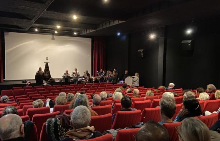 Quends Harmonie lud ins PAX-Kino ein