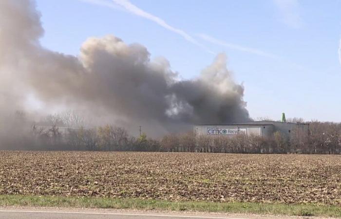 Brand im Sterling-Recyclingzentrum löst große Reaktion aus