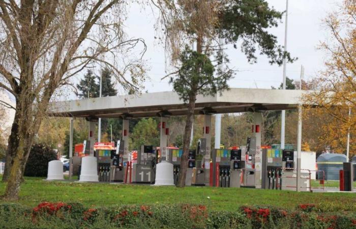 Die von der Gendarmerie in Le Mans abgesperrte Tankstelle im Gewerbegebiet Auchan: Was wir wissen