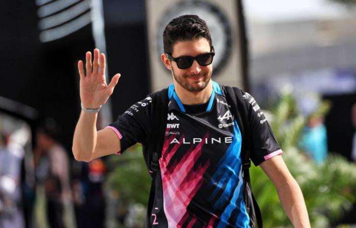 Esteban Ocon wird den Haas 2024 während der Tests nach der Saison fahren