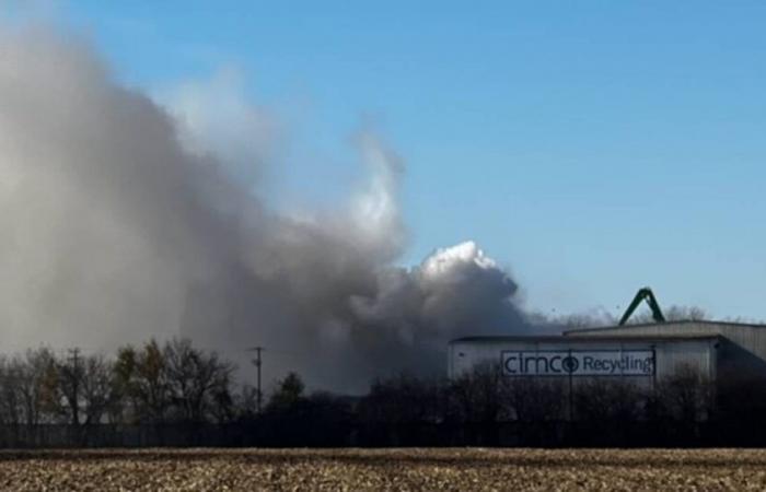 15 Feuerwehren, 2 Millionen Gallonen Wasser bekämpfen Cimco-Brand in der Nähe von Sterling – Shaw Local