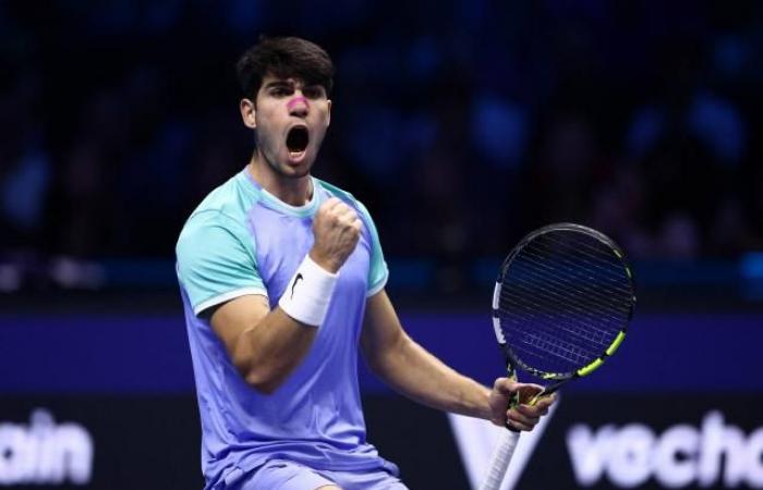 Carlos Alcaraz kehrt durch einen Sieg gegen Andrey Rublev (Tennis) ins Rennen um das Halbfinale zurück.