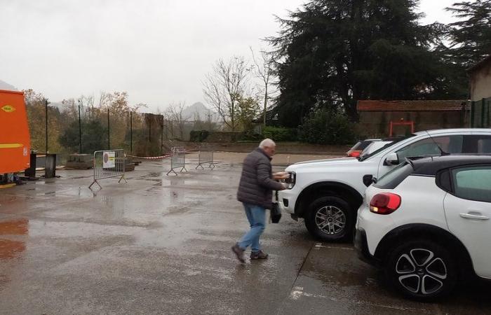 Elf neue kostenlose Parkplätze in Foix! Hinter dem Gefängnis wird derzeit an der Erweiterung des Parkplatzes Terrasses de l’Ariège gearbeitet