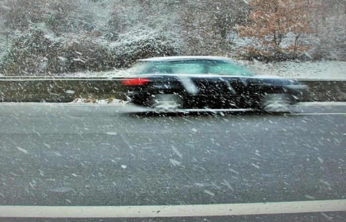 Der Schnee und das Eis kommen, so wird die Kälte auf den Straßen der Oise bekämpft