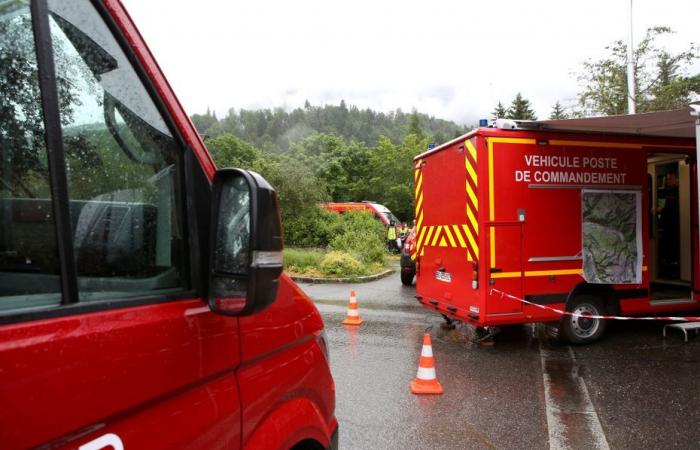 Ein Bauer wurde von seinem Traktor geschleudert, der Mann zwischen Leben und Tod wurde per Flugzeug geflogen