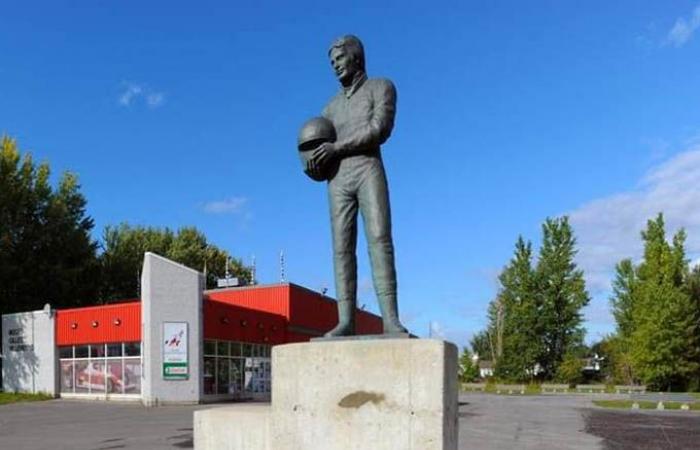 Formel 1 | Gilles Villeneuve-Statue gestohlen, Lauda-Helm gefunden