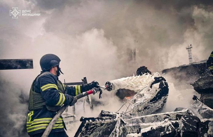 Ein russischer Soldat wurde bei der Explosion einer Autobombe getötet. Kiew behauptet, es sei ein Attentat