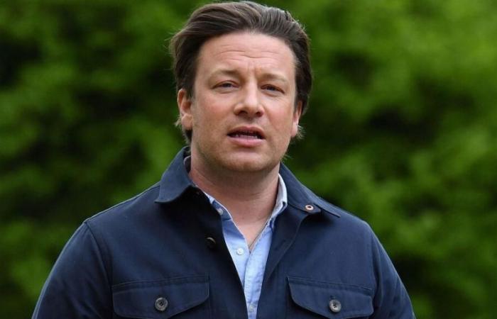 Starkoch Jamie Oliver stoppt den Verkauf seines Kinderbuchs, kritisiert von Aborigines