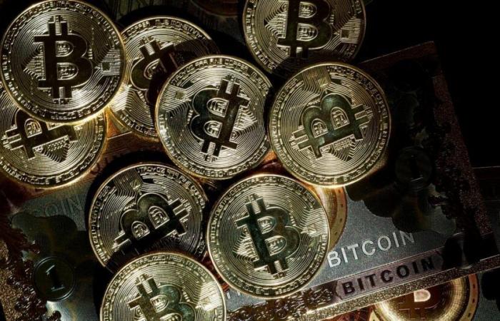 Bitcoin schwankt um 90.000 Dollar, der Dollar steigt