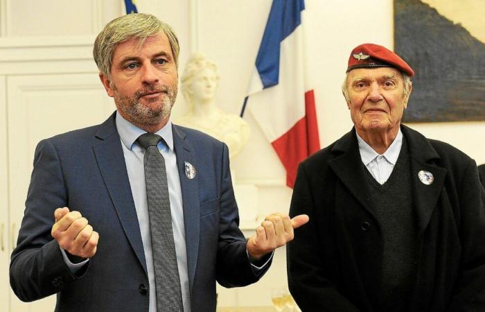 In Dinard erhält Gérard Cousin die Goldmedaille für Jugend und Sport