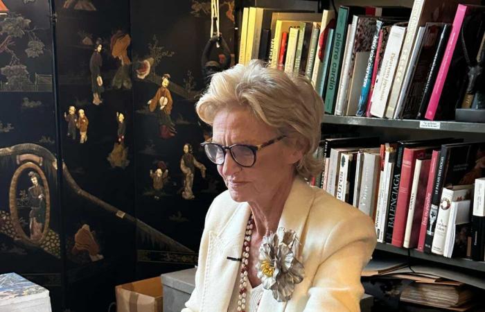 Prinzessin Anne von Bourbon-Sizilien präsentiert ihr Buch „Unter den Blumen“ von Bernard Depoorter