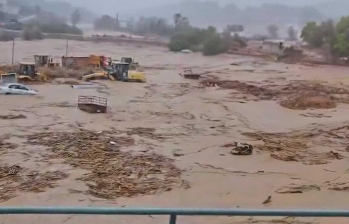 Totale Panik in Benamargosa (Málaga) nach Damm- und Flussüberlauf: „Kommen Sie nicht in die Nähe!“