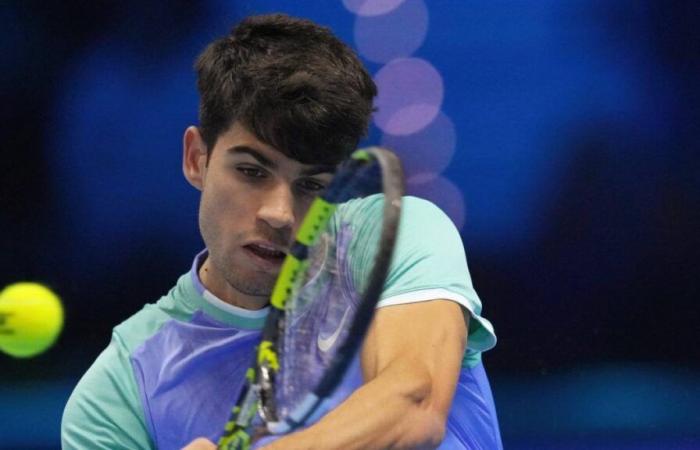 Masters Cup: Carlos Alcaraz geht vor dem Spiel mit Rublev mit einem Nasenpflaster zum Training