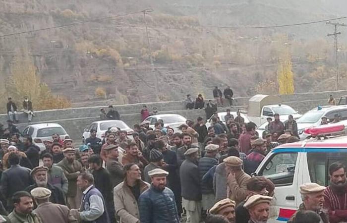 Auf dem Rückweg von einer Hochzeit verunglückt in Pakistan ein Bus mit 25 Passagieren, nur die Braut überlebt