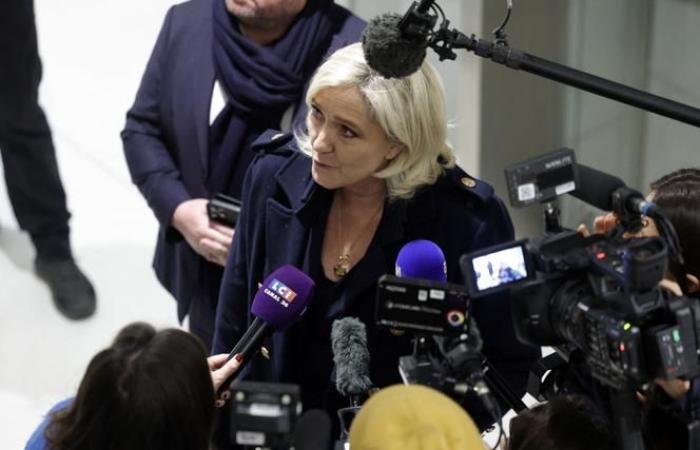 Nach den Requisitionen steht die RN hinter Marine Le Pen und prangert einen „Angriff auf die Demokratie“ an.