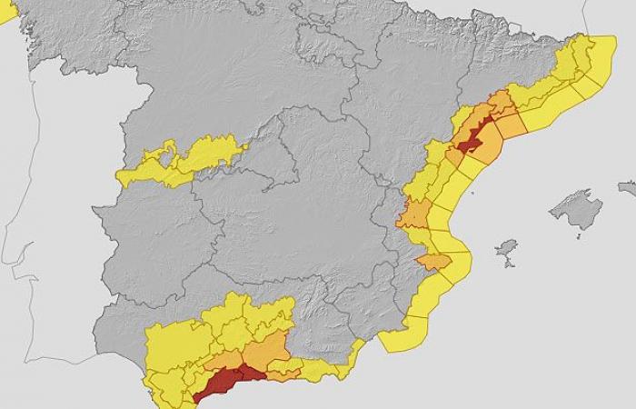 Sintflutartige Regenfälle und Alarmstufe Rot mobilisieren die Behörden