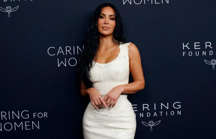 Kim Kardashian sagt, sie würde „vier Kinder alleine großziehen“