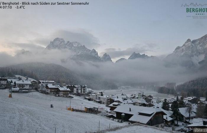 In Sexten im Pustertal kündigt ein Hauch von Schnee den Winter an, während Jannik Sinner in Turin antritt