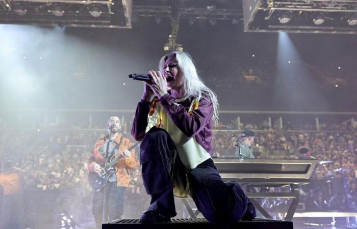 Linkin Park und seine neue Sängerin Emily Armstrong bei einem Konzert im Stade de France im Jahr 2025