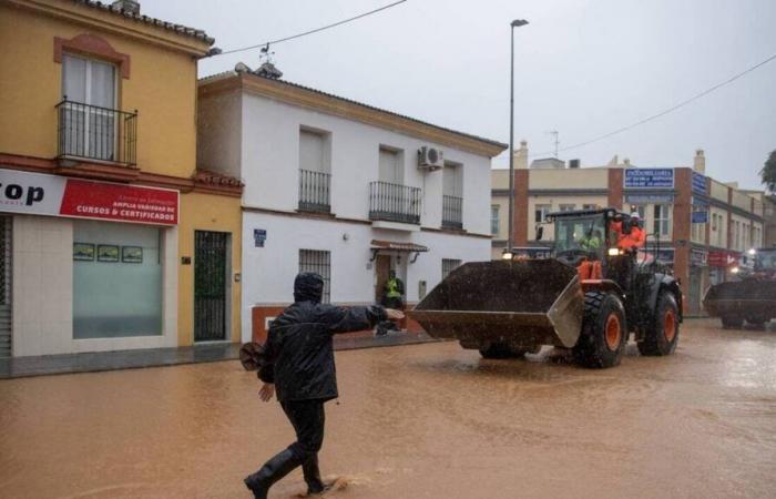 Straßen unter Wasser in den Regionen Malaga und Valencia