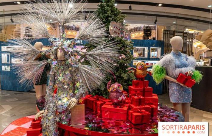 Einweihung der Fenster und des Weihnachtsbaums in den Galeries Lafayette 2024 mit Vianney in der Vitrine