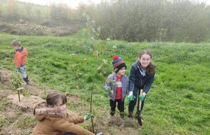 Erster Gartenunterricht im Val des Écoliers in Lassay-les-Châteaux