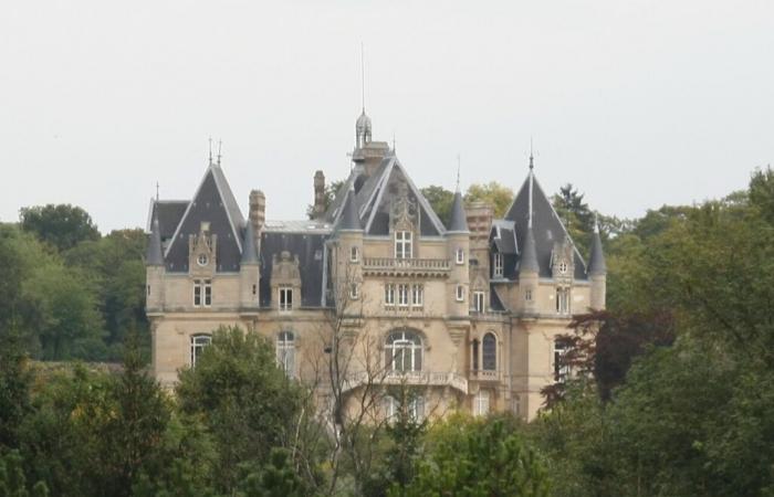 Die neue TF1-Serie wurde in diesem Schloss im Val-d’Oise gedreht