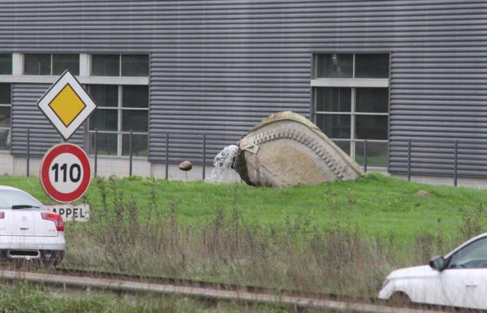 Côtes-d’Armor. Was ist diese lustige Skulptur, die Sie auf der Seite der RN12 zwischen Rennes und Brest überrascht?