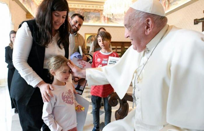 Der Papst traf sich mit einer Gruppe israelischer Geiseln, die in Gaza freigelassen wurden