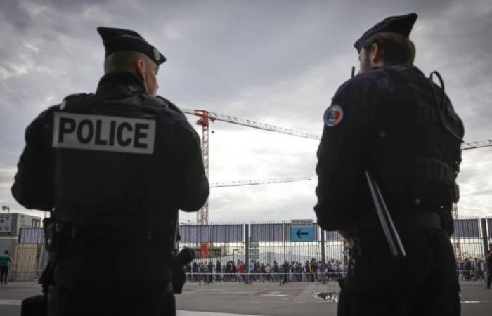 Frankreich-Israel gepanzert. Leeres Stadion, linker Schock