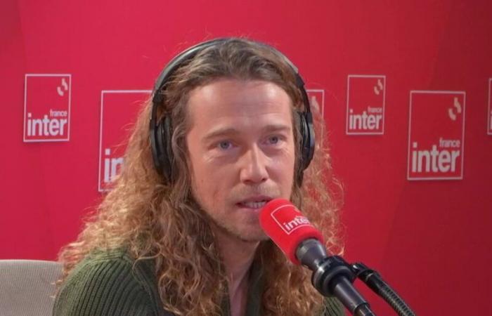 Julien Doré: dieser französische Sänger, in den er „wahnsinnig verliebt“ war und der ihn zu seinem neuen Album inspirierte (ZAPTV)