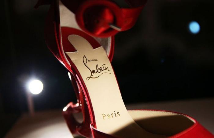 Paris: Ein ehemaliger Louboutin-Mitarbeiter wird verdächtigt, Waren im Wert von fast 1,5 Millionen Euro gestohlen und weiterverkauft zu haben