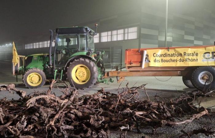 Mobilisierung der Landwirte in Bouches-du-Rhône: Die Rousset LIDL-Plattform wurde an diesem Donnerstagmorgen blockiert