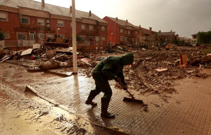 Überschwemmungen in Spanien | Ende der Alarmstufe Rot nach starken Regenfällen, keine neuen Opfer