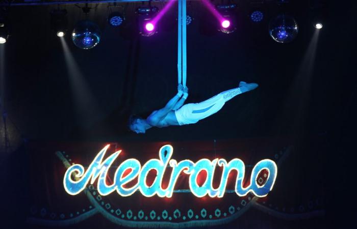 Von Kunstflug bis Zauberei präsentiert der Zirkus Medrano seine neue Show in Biarritz