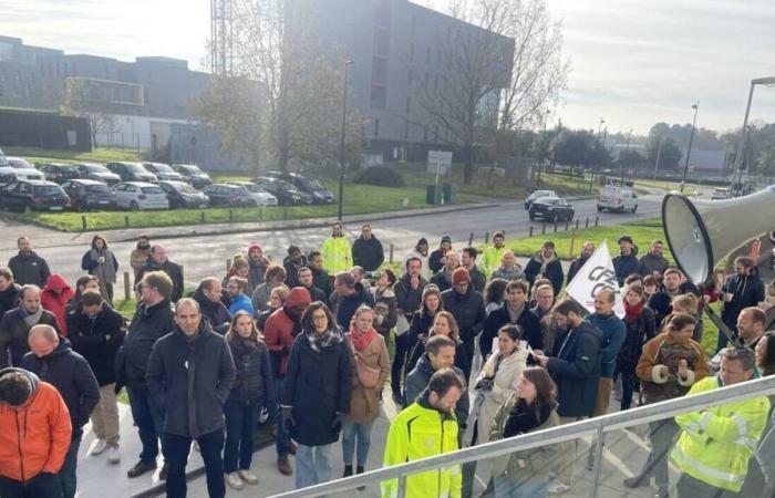 Streikende Arbeitnehmer in der Loire-Atlantique