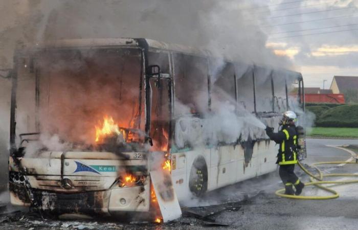 In Fécamp brennt ein Reisebus mit rund dreißig Kindern und Erwachsenen des IME an Bord