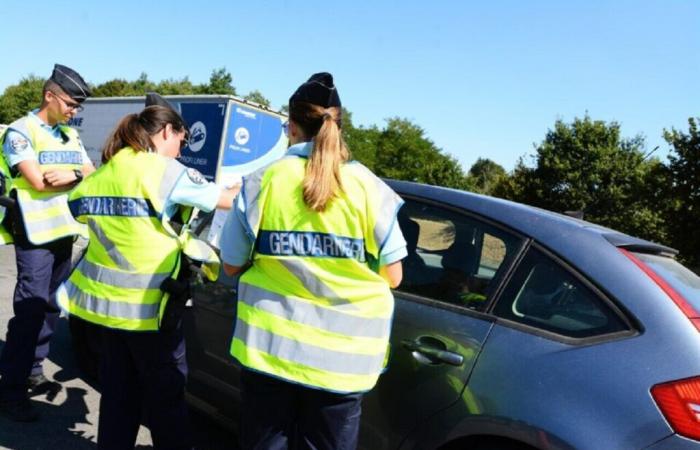 Ohne Führerschein und Versicherung flüchtet ein Autofahrer aus Orne bei einer Kontrolle