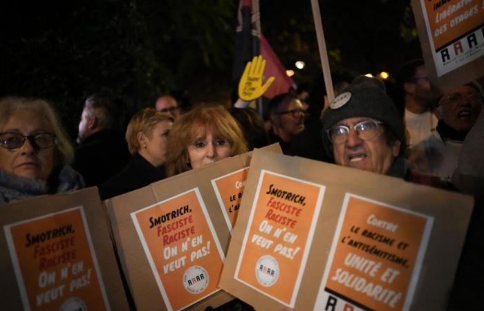 In Paris fanden zwei getrennte Proteste gegen die rechtsextreme pro-israelische Gala „Israel ist für immer“ statt