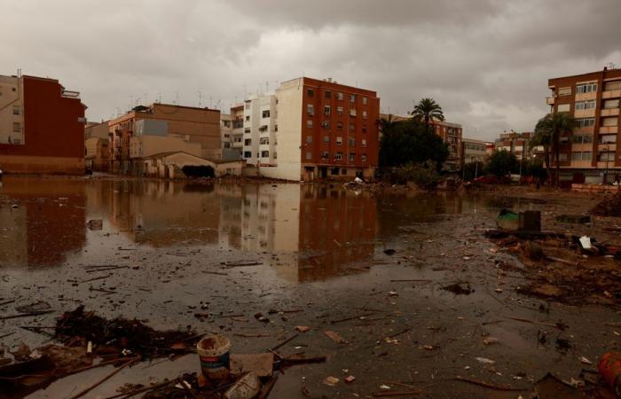 Überschwemmungen in Spanien | Ende der Alarmstufe Rot nach starken Regenfällen, keine neuen Opfer