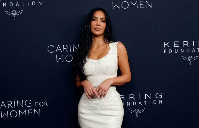 Kim Kardashian sagt, sie würde „vier Kinder alleine großziehen“