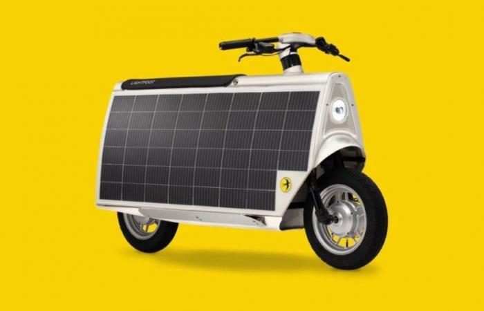 Dieser Solar-Elektroroller kann 30 … fahren.