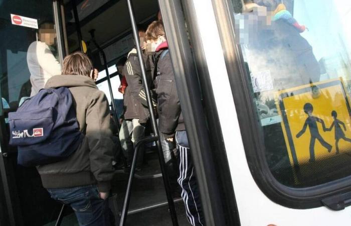 In Seine-Maritime wurden rund dreißig Schüler aus einem Schulbus evakuiert, bevor dieser in Brand geriet