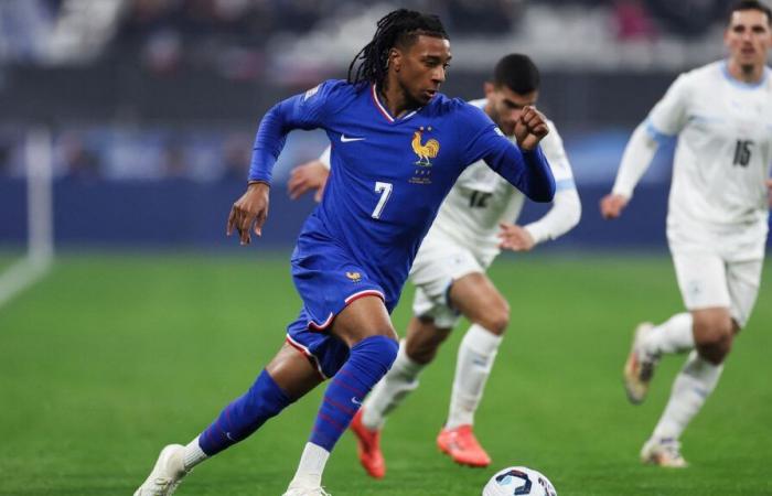 In einem weitgehend menschenleeren Stade de France kassieren die Blues ein Unentschieden gegen Israel und qualifizieren sich für das Viertelfinale