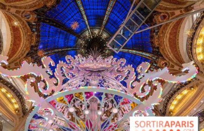 Einweihung der Fenster und des Weihnachtsbaums in den Galeries Lafayette 2024 mit Vianney in der Vitrine