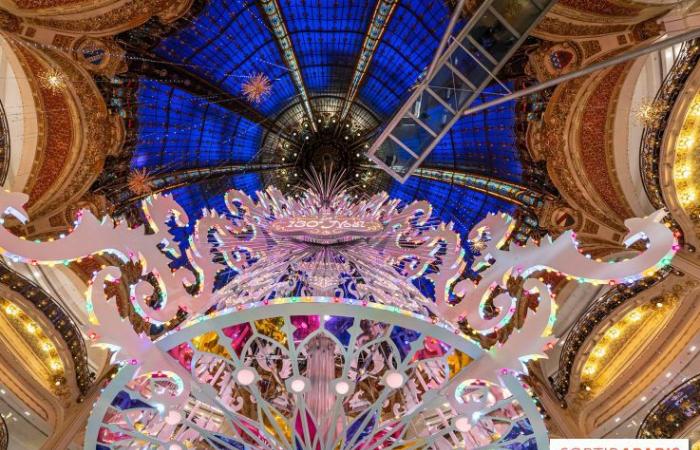 Einweihung der Fenster und des Weihnachtsbaums in den Galeries Lafayette 2024 mit Vianney in der Vitrine