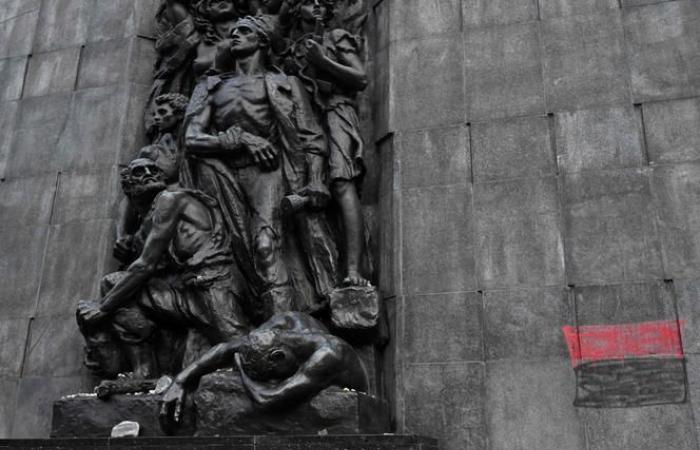 Das polnische Außenministerium verurteilt Vandalismus am Denkmal des Aufstands im Warschauer Ghetto