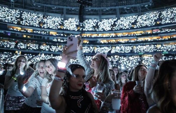 Taylor Swift setzt das Rogers Centre in Toronto für ihr erstes Konzert in Brand | Taylor Swift in Kanada