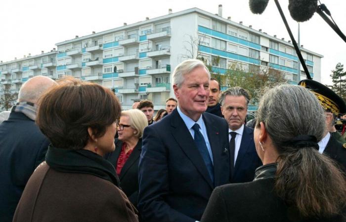 Vor den Präsidenten der Departementsräte macht Michel Barnier Zugeständnisse bei den erforderlichen Einsparungen und zeigt sich offen dafür, die Anhäufung von Mandaten noch einmal zu überdenken